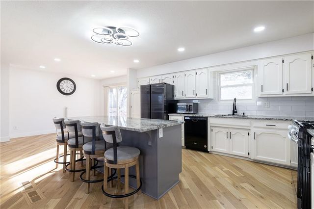 9118 Robinson Street, Overland Park, KS 66212