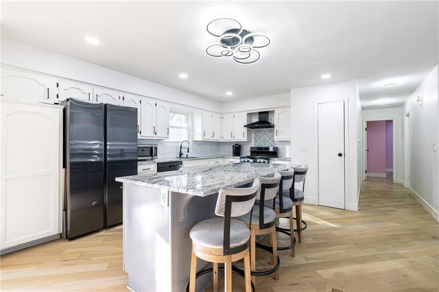 9118 Robinson Street, Overland Park, KS 66212