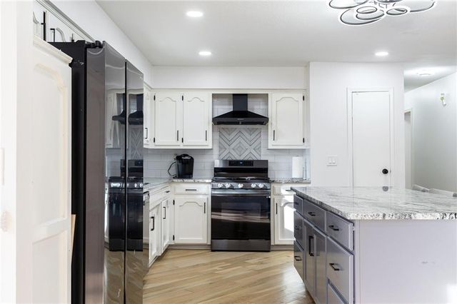 9118 Robinson Street, Overland Park, KS 66212