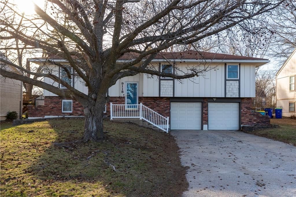 9118 Robinson Street, Overland Park, KS 66212