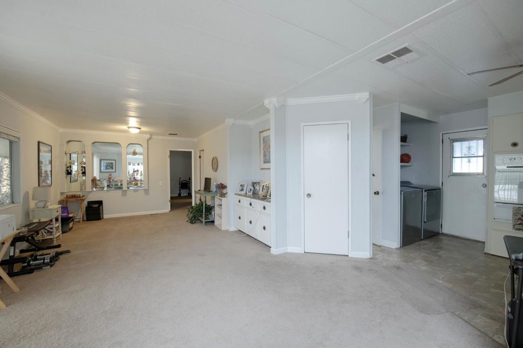 Image 10 of property listing at 2706 W Ashlan Avenue # 48, Fresno, CA 93705