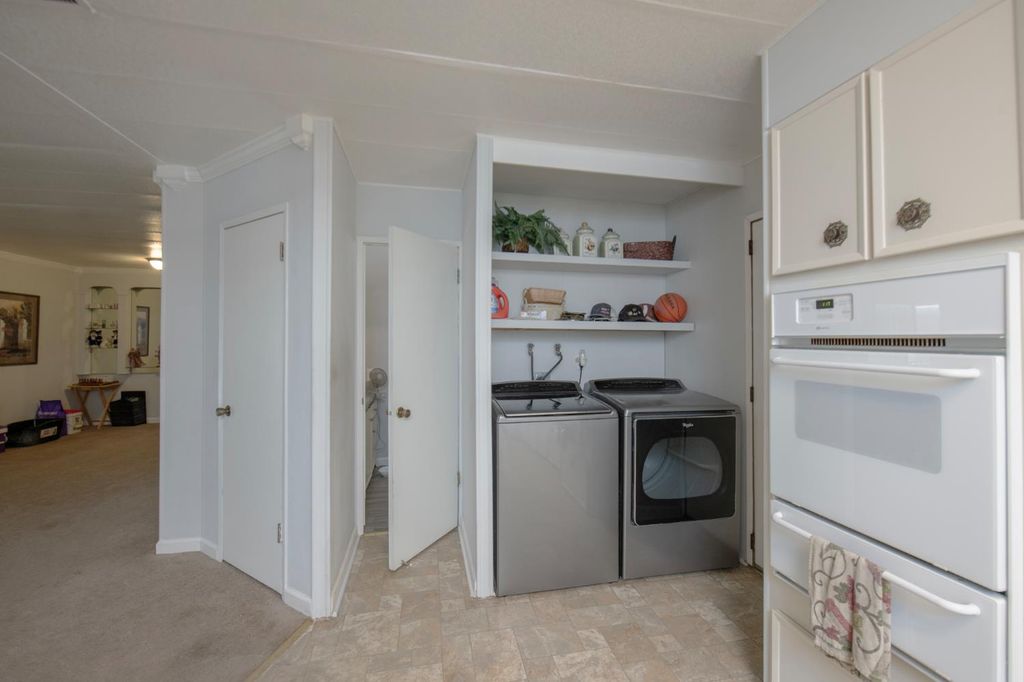 Image 13 of property listing at 2706 W Ashlan Avenue # 48, Fresno, CA 93705