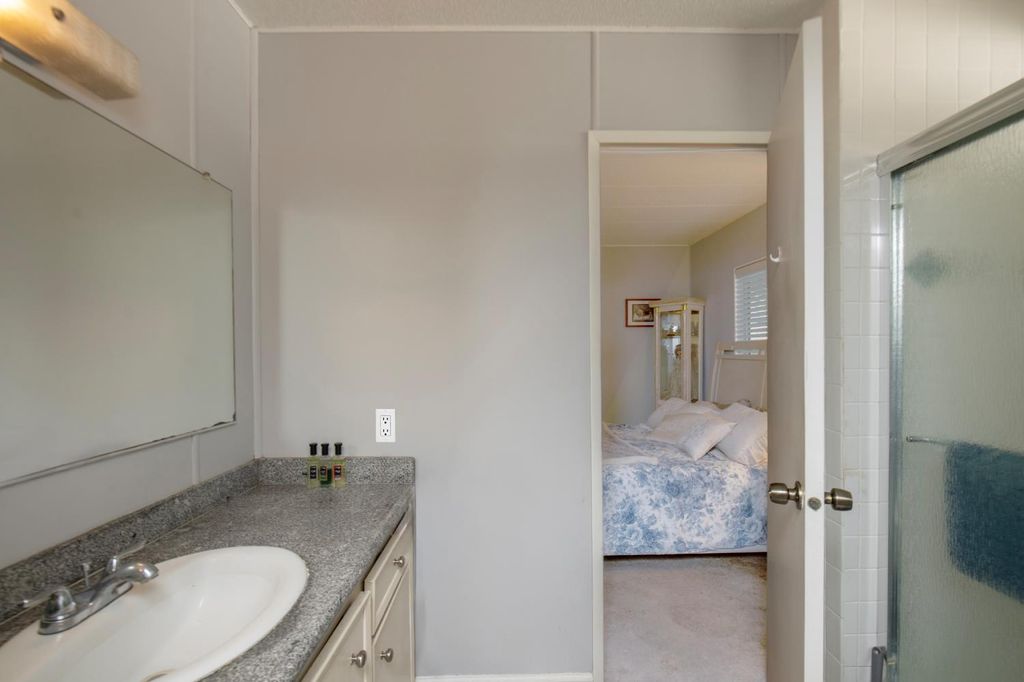 Image 14 of property listing at 2706 W Ashlan Avenue # 48, Fresno, CA 93705