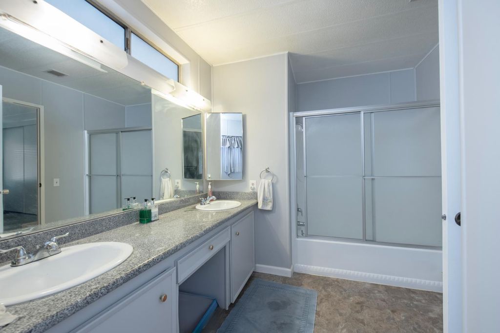 Image 18 of property listing at 2706 W Ashlan Avenue # 48, Fresno, CA 93705