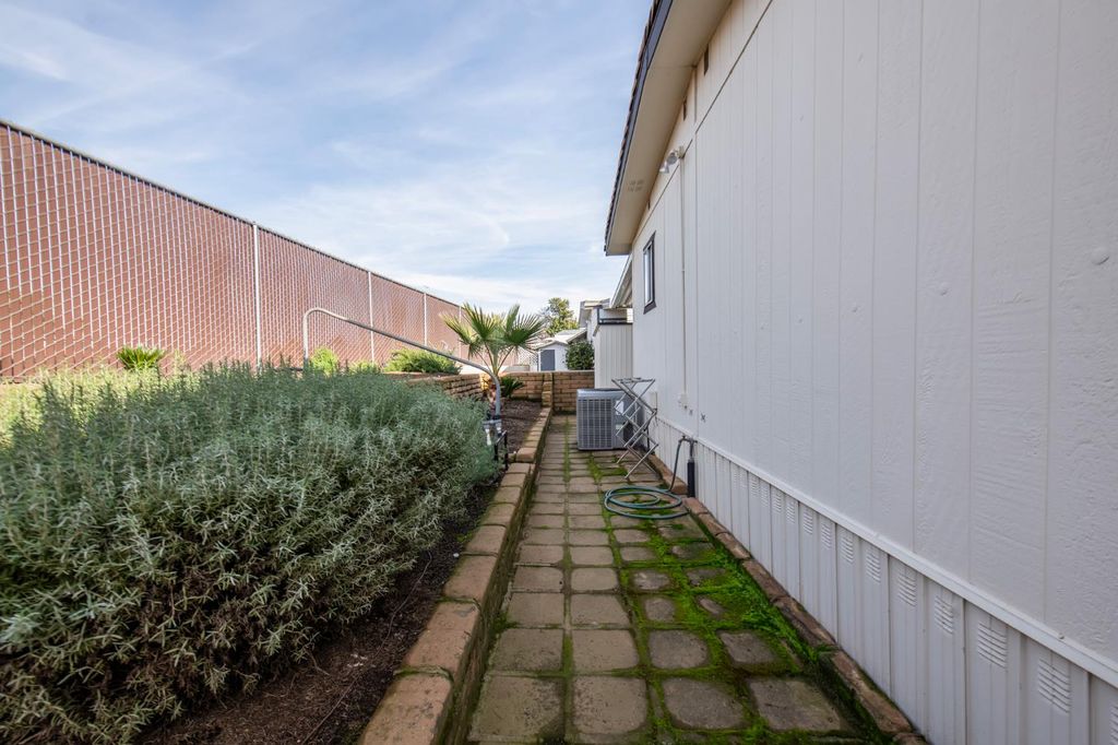 Image 19 of property listing at 2706 W Ashlan Avenue # 48, Fresno, CA 93705