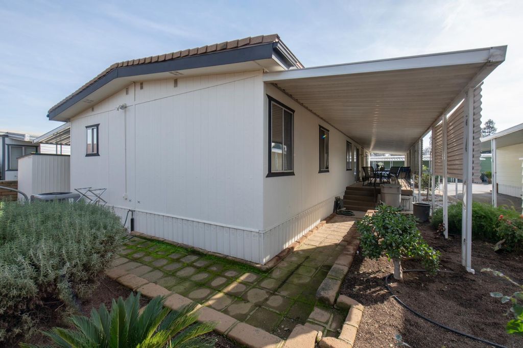 Image 20 of property listing at 2706 W Ashlan Avenue # 48, Fresno, CA 93705