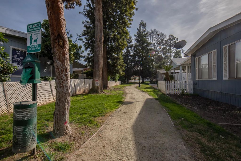 Image 22 of property listing at 2706 W Ashlan Avenue # 48, Fresno, CA 93705