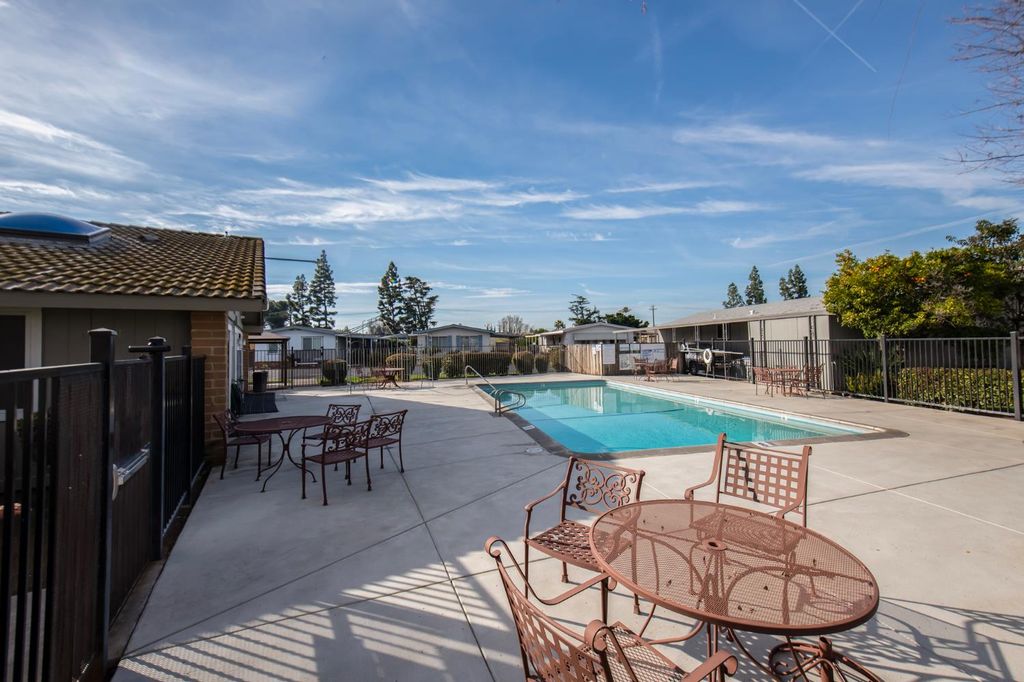 Image 23 of property listing at 2706 W Ashlan Avenue # 48, Fresno, CA 93705