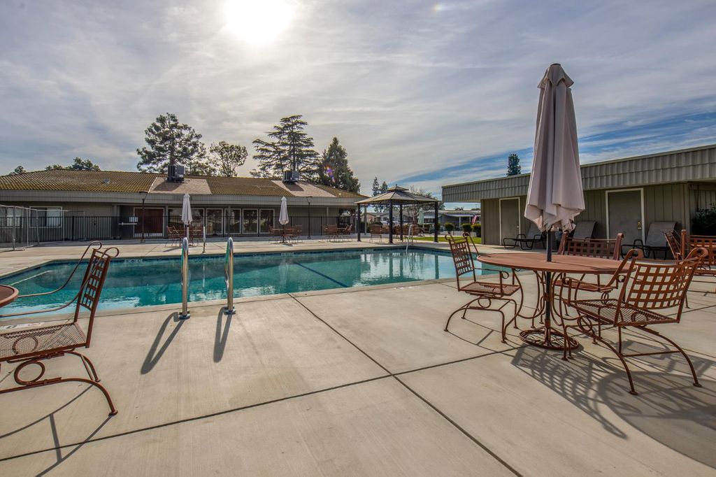 Image 24 of property listing at 2706 W Ashlan Avenue # 48, Fresno, CA 93705