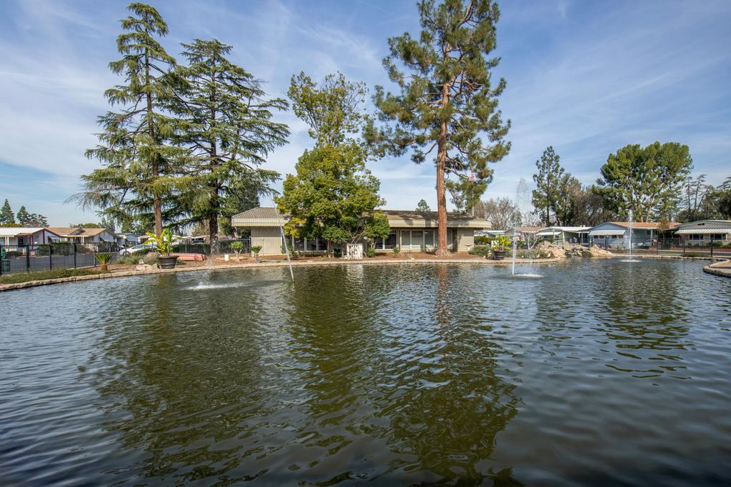 Image 25 of property listing at 2706 W Ashlan Avenue # 48, Fresno, CA 93705