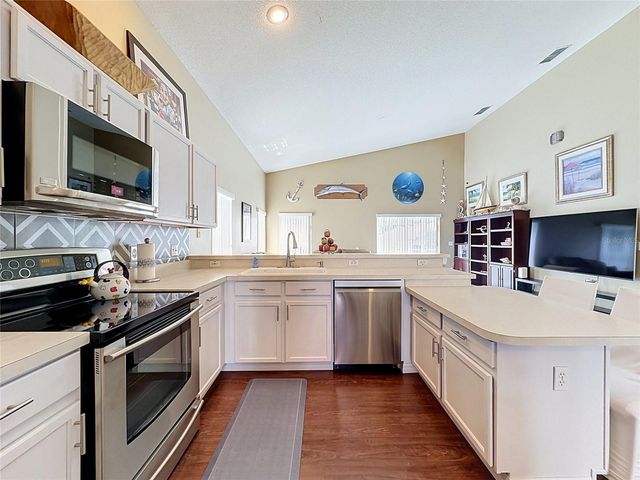 208 CASTLEMAIN CIRCLE, Davenport, FL 33897