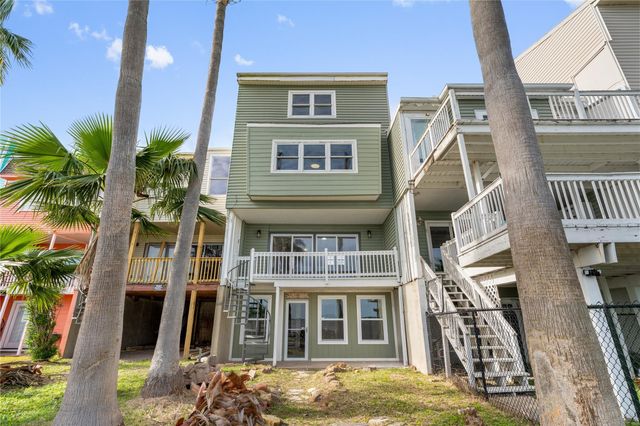 5 Tiki Circle, Tiki Island, TX 77554