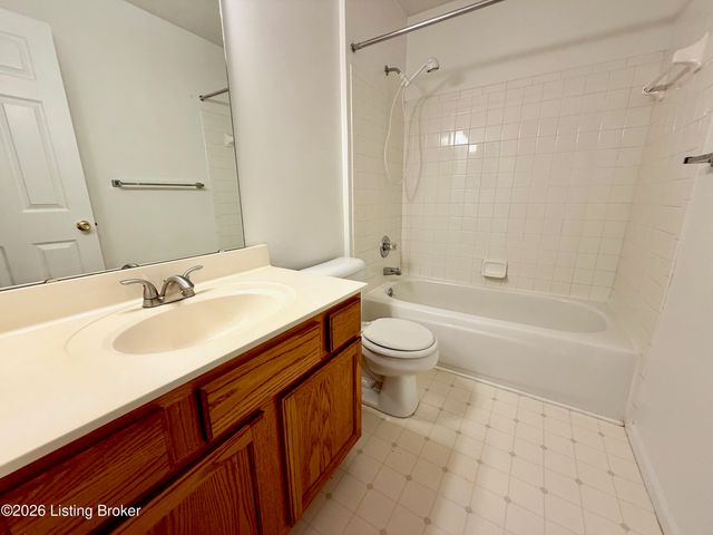 10504 Southern Meadows Dr APT 101, Louisville, KY 40241