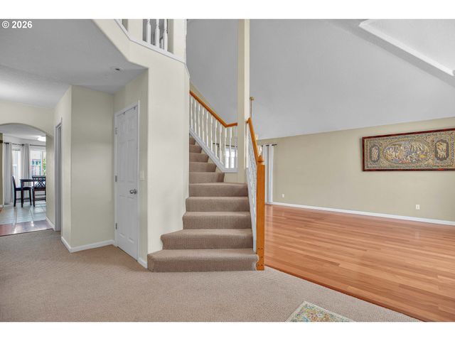 565 Ne LENOX St, Hillsboro, OR 97124