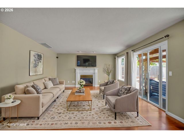 565 Ne LENOX St, Hillsboro, OR 97124