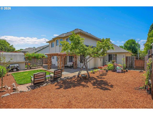 565 Ne LENOX St, Hillsboro, OR 97124