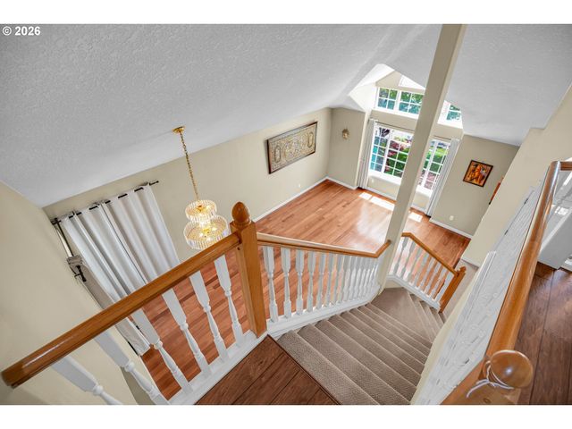 565 Ne LENOX St, Hillsboro, OR 97124