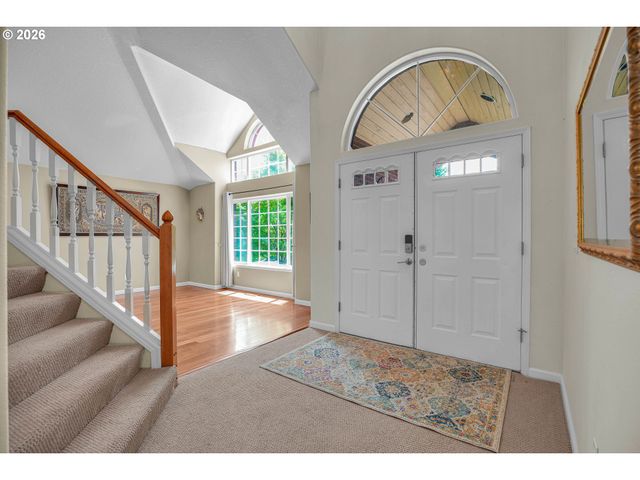 565 Ne LENOX St, Hillsboro, OR 97124