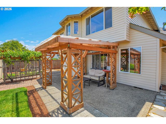 565 Ne LENOX St, Hillsboro, OR 97124