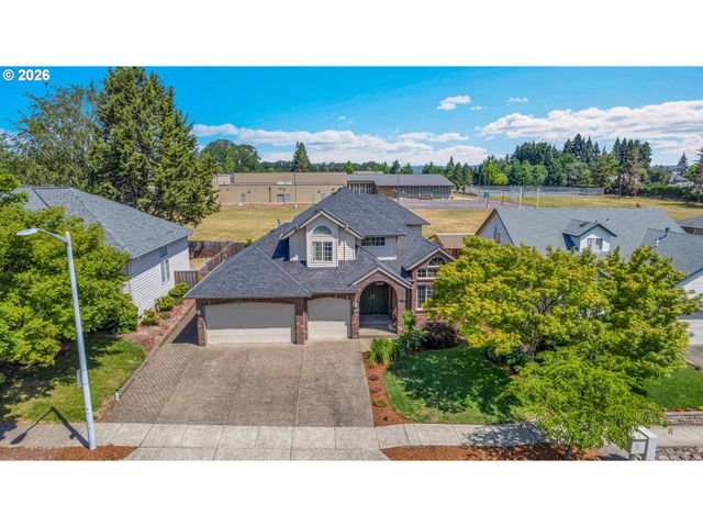 565 Ne LENOX St, Hillsboro, OR 97124