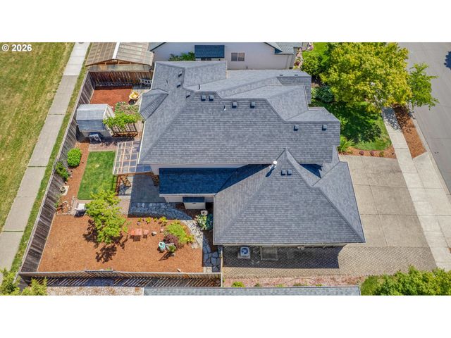 565 Ne LENOX St, Hillsboro, OR 97124