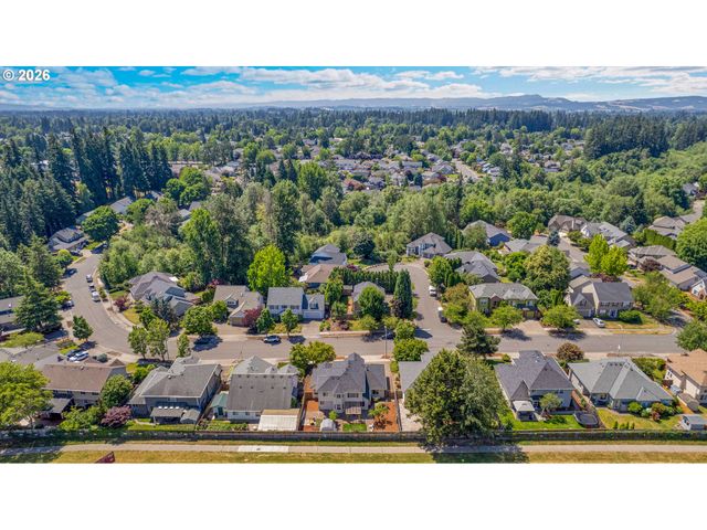 565 Ne LENOX St, Hillsboro, OR 97124