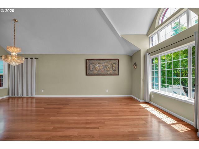 565 Ne LENOX St, Hillsboro, OR 97124
