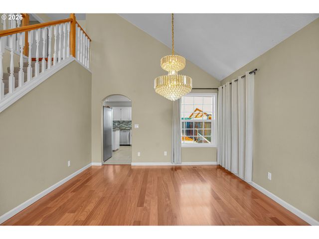 565 Ne LENOX St, Hillsboro, OR 97124