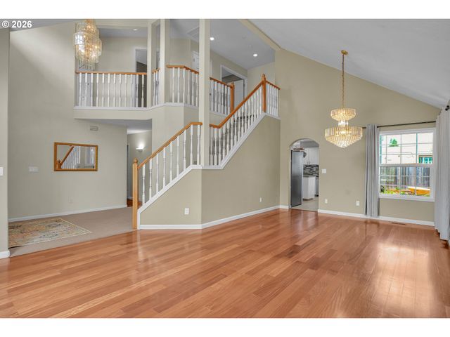 565 Ne LENOX St, Hillsboro, OR 97124