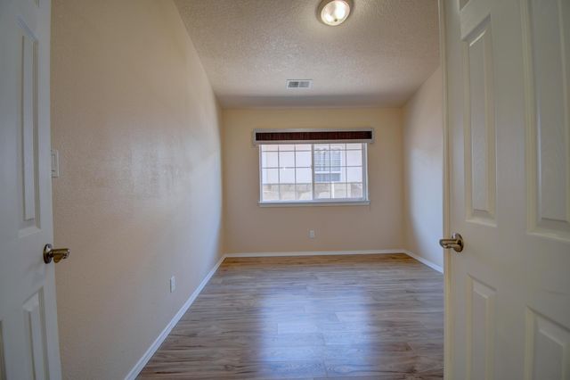 5588 Mansfield Place NW, Albuquerque, NM 87114