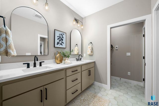 1628 N Rosemary Ave Avenue, Sioux Falls, SD 57110