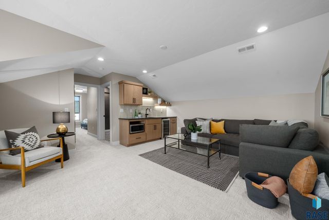 1628 N Rosemary Ave Avenue, Sioux Falls, SD 57110