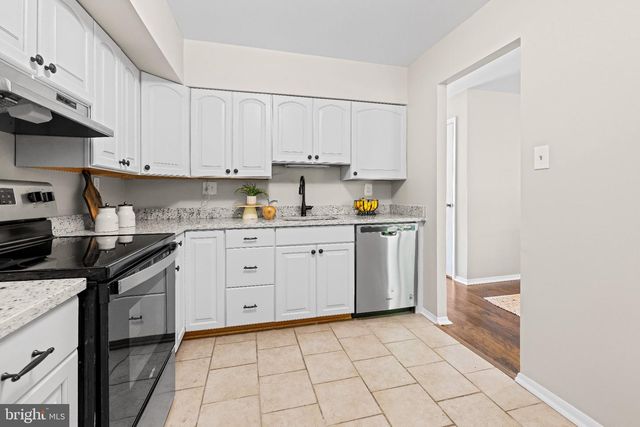9 OAK SHADOWS CT, Baltimore, MD 21228