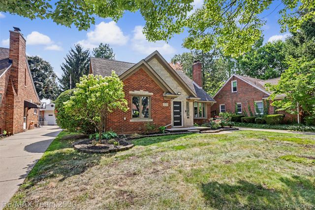 22331 Watsonia Street, Dearborn, MI 48128