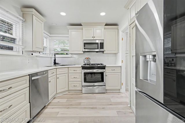 22331 Watsonia Street, Dearborn, MI 48128