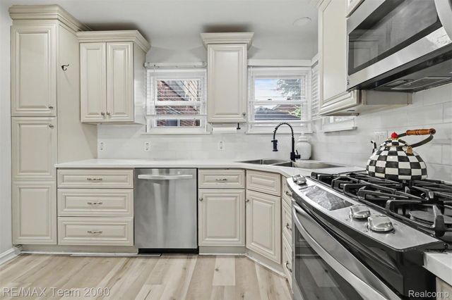 22331 Watsonia Street, Dearborn, MI 48128