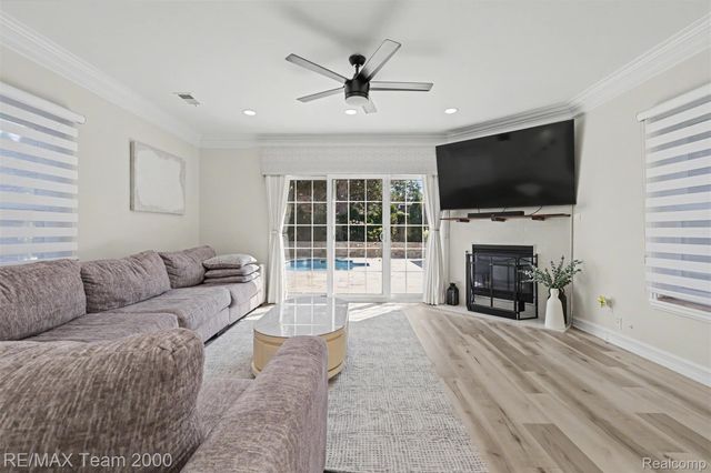 22331 Watsonia Street, Dearborn, MI 48128