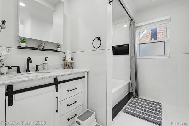 22331 Watsonia Street, Dearborn, MI 48128