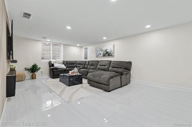 22331 Watsonia Street, Dearborn, MI 48128
