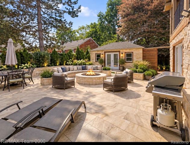 22331 Watsonia Street, Dearborn, MI 48128