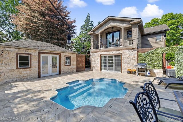 22331 Watsonia Street, Dearborn, MI 48128