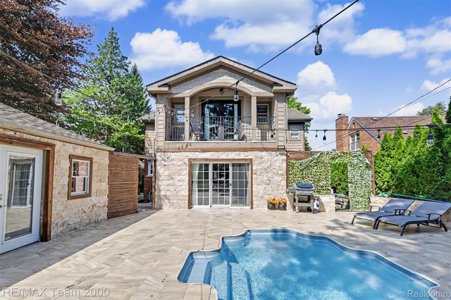 22331 Watsonia Street, Dearborn, MI 48128