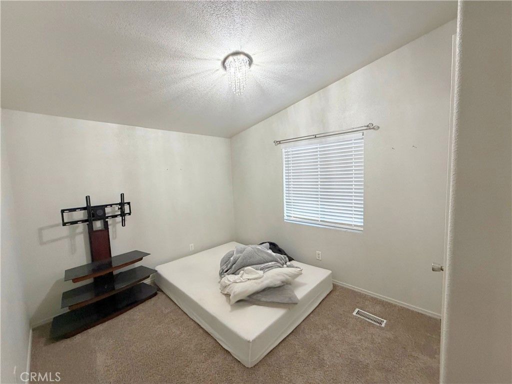 Image 16 of property listing at 14460 Nevada, Phelan, CA 92371