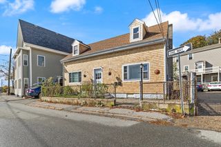 22 Taylor St 1, Gloucester, MA 01930