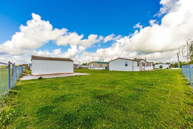 215 Blakefield Dr, Schriever, LA 70395