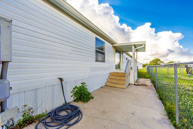 215 Blakefield Dr, Schriever, LA 70395