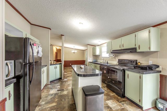 215 Blakefield Dr, Schriever, LA 70395