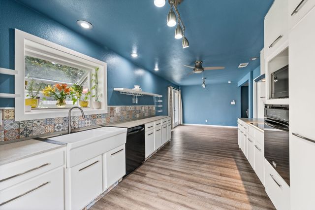 5628 Belfast Lane, North Richland Hills, TX 76180