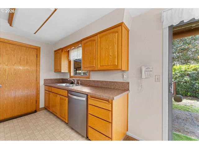 18765 Sw HONEYWOOD Ct, Beaverton, OR 97003