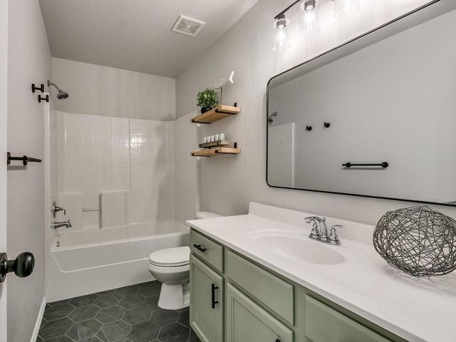 1013 Denmark Street, Yukon, OK 73099